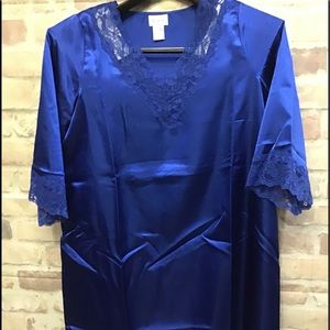 AMoureuse Silk PJ New with tag. Size medium